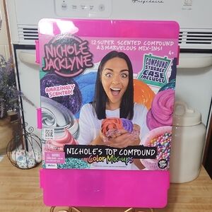 NICHOLE JACKLYNE COLOR MIX-UPS